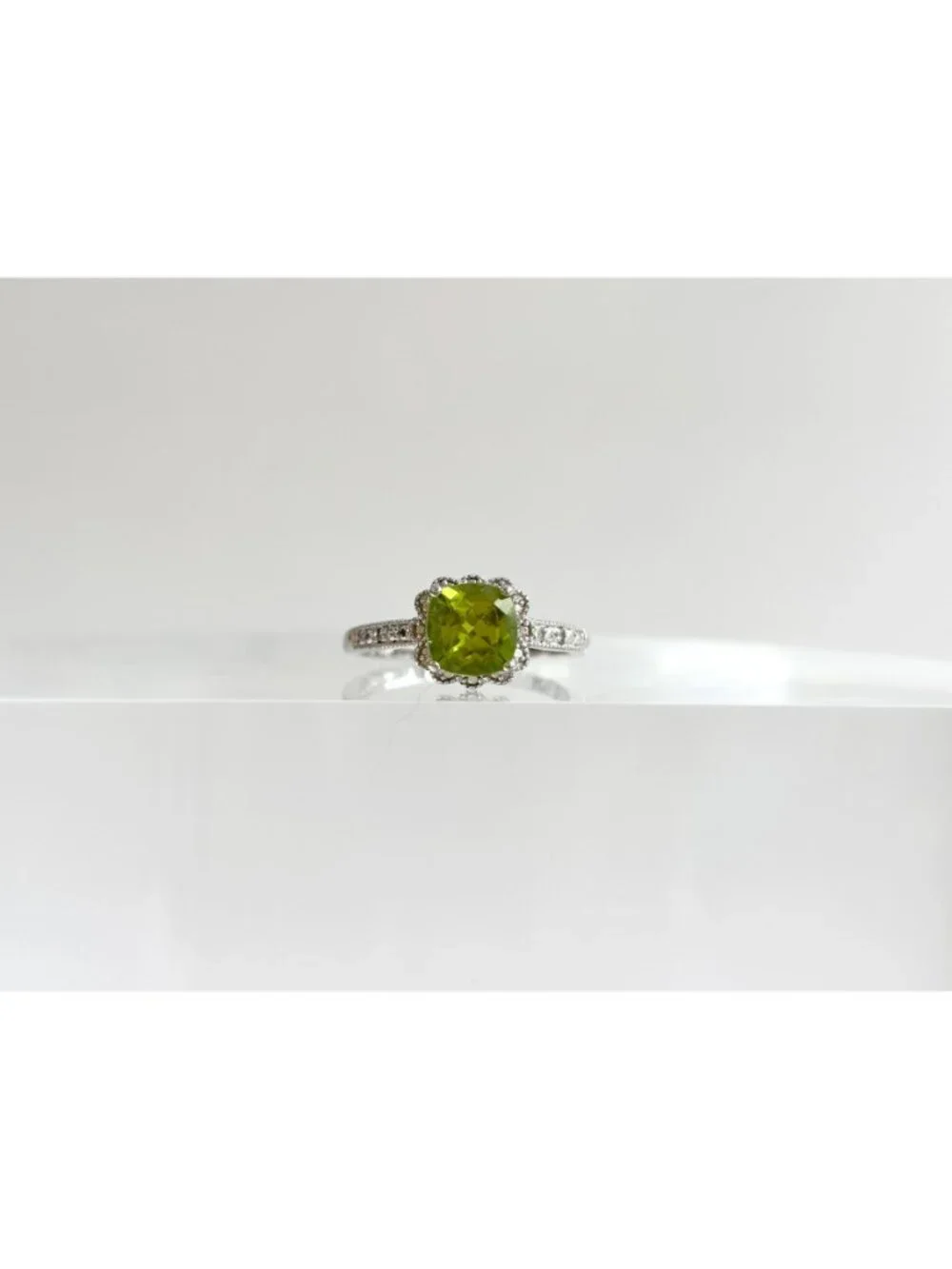Scalloped Frame Peridot Gemstone Sterling Silver 925 Vintage Ring - sz 7.5
